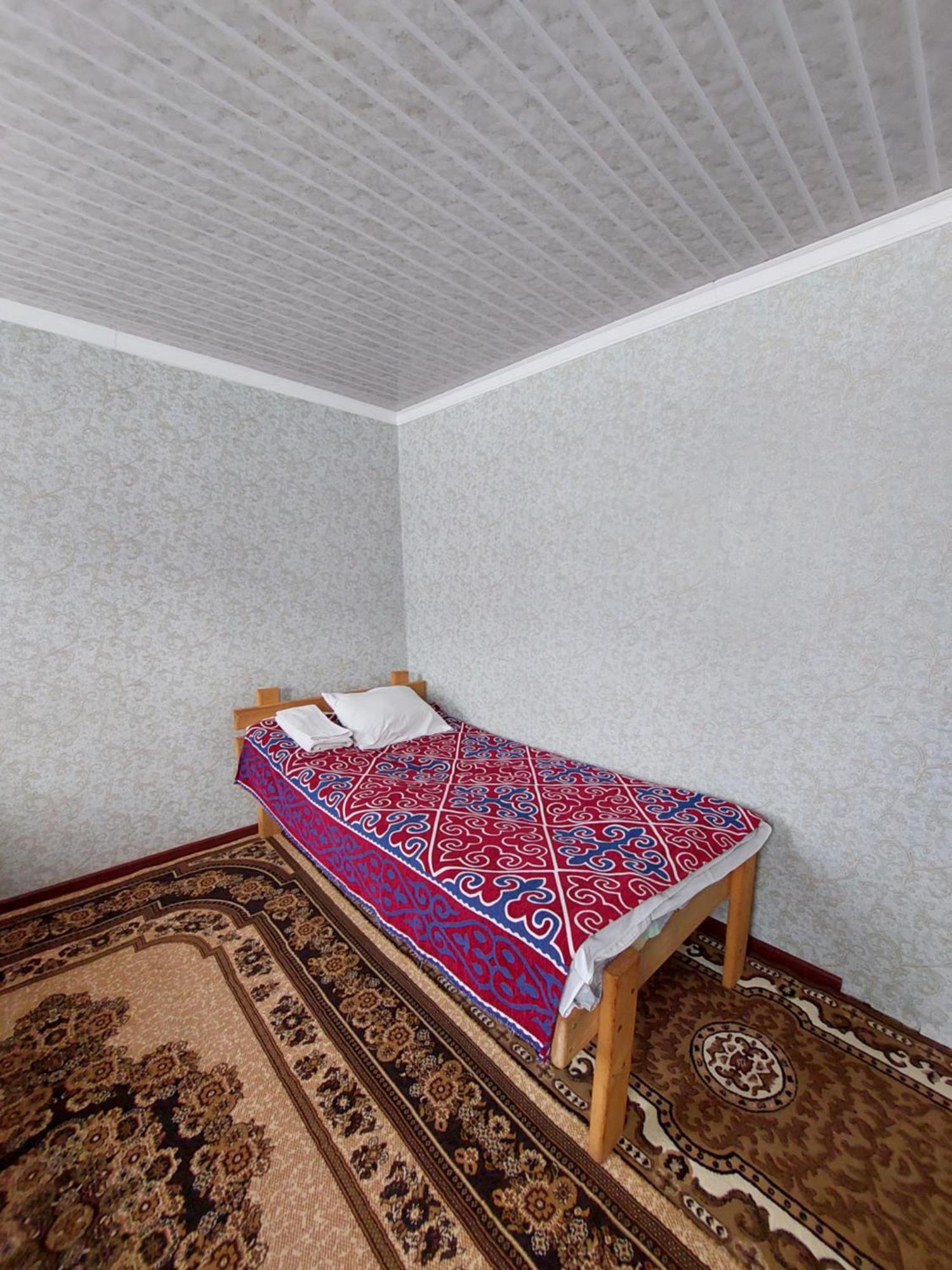 Rahat Guesthouse Jyrgalan Exterior photo