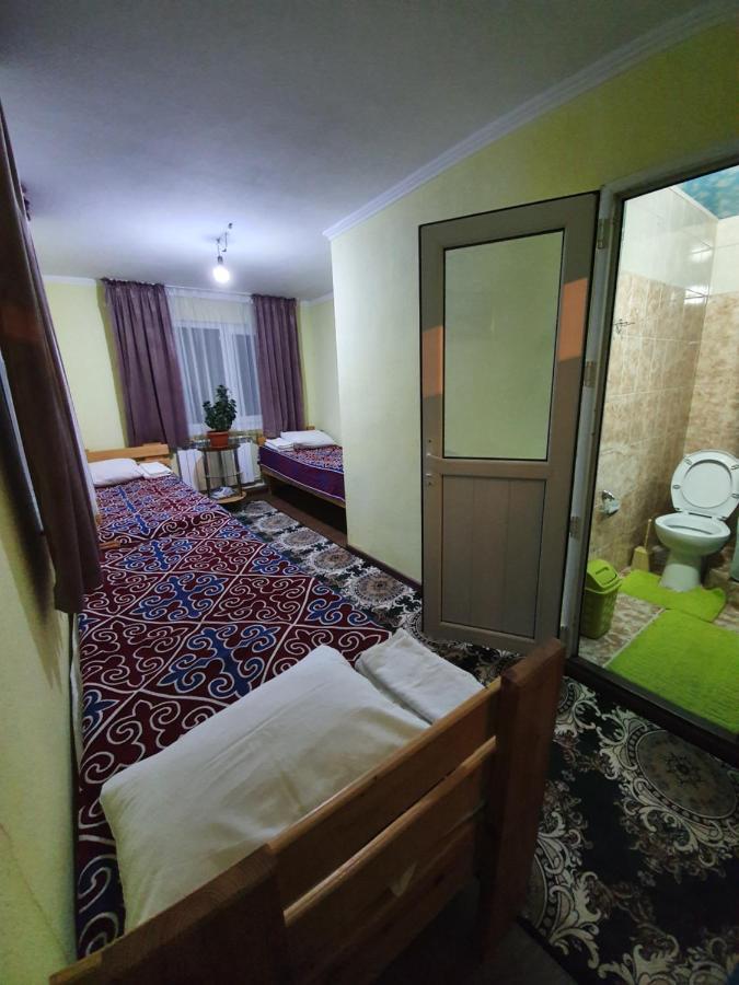 Rahat Guesthouse Jyrgalan Exterior photo